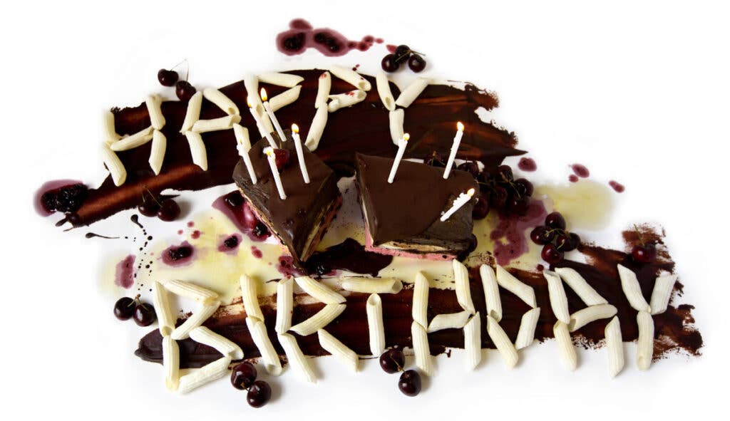 httpswww.saveur.comsitessaveur.comfilesimport20142014-07gallery_birthday-cake-brooks-headley_edit_1200x800.jpg