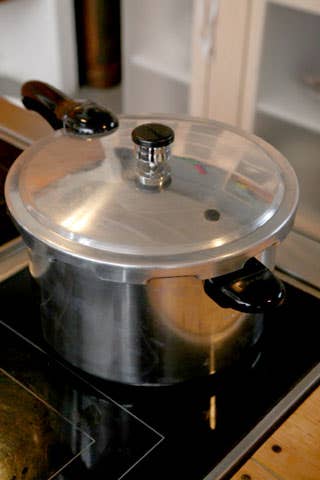 httpswww.saveur.comsitessaveur.comfilesimport2008images2008-07634-113_homemade_canned_tuna_5_480.jpg