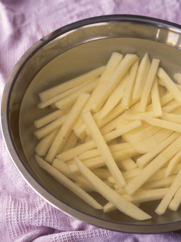 httpswww.saveur.comsitessaveur.comfilesimport2008images2008-0121Art-of-FrenchFries_5.jpg
