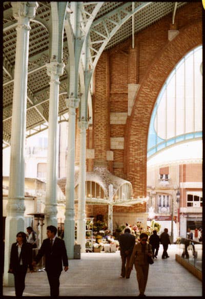 httpswww.saveur.comsitessaveur.comfilesimport2010images2010-127-SV85-Valencia-Market-Alto-Outside-400.jpg