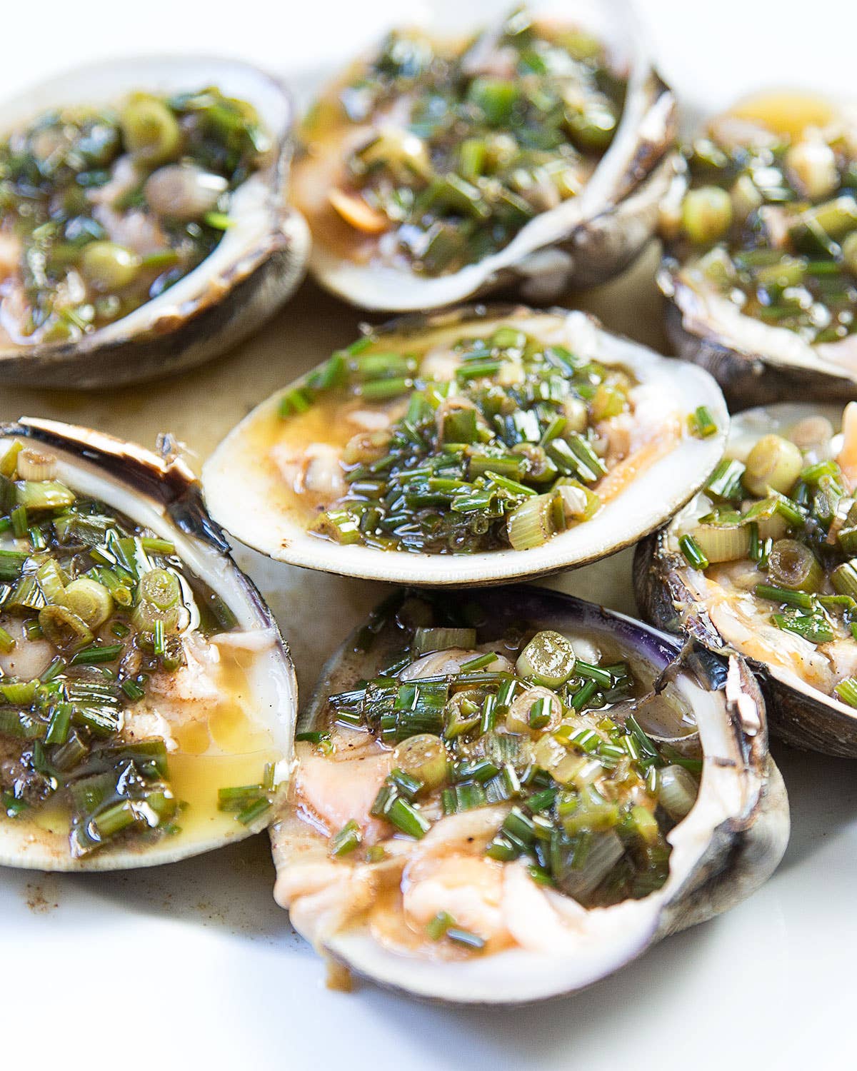 Jacques Pépin’s Trick for Shucking Clams Without the Hassle