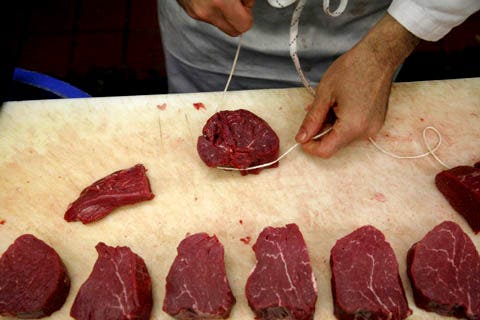 httpswww.saveur.comsitessaveur.comfilesimport2008images2008-12634-116_cutting_a_tenderloin___11_480.jpg