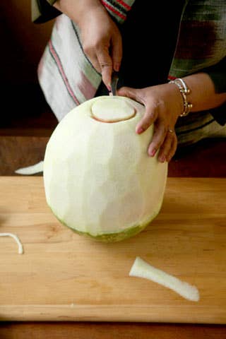 httpswww.saveur.comsitessaveur.comfilesimport2008images2008-07634-thai_watermelon_carving_7_480.jpg