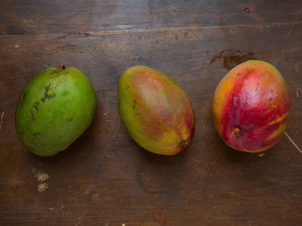 How to Pick the Perfect Ripe Mango