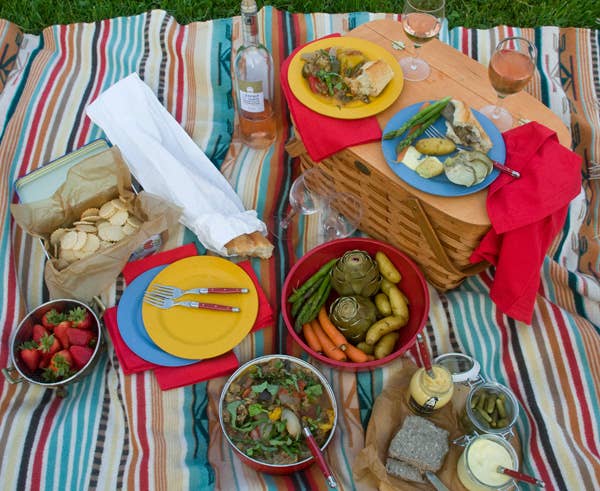 httpswww.saveur.comsitessaveur.comfilesimport2011images2011-067-French-Picnic-Basket-600.jpg