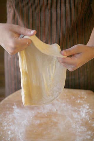 httpswww.saveur.comsitessaveur.comfilesimport2008images2008-10634-pizza_making_11_480.jpg