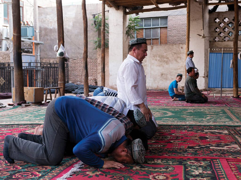 uyghur praying