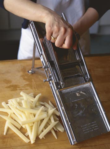 httpswww.saveur.comsitessaveur.comfilesimport2008images2008-0121Art-of-FrenchFries_4.jpg