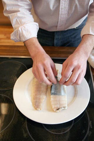 httpswww.saveur.comsitessaveur.comfilesimport2009images2009-04634-119_web_smoking_fish_8_480.jpg
