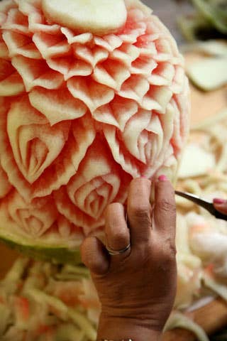 httpswww.saveur.comsitessaveur.comfilesimport2008images2008-07634-thai_watermelon_carving_15_480.jpg