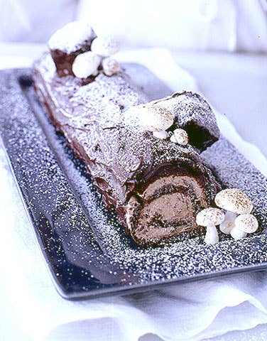 httpswww.saveur.comsitessaveur.comfilesimport2008images2008-01634-39_making_a_yule_log_7_480.jpg