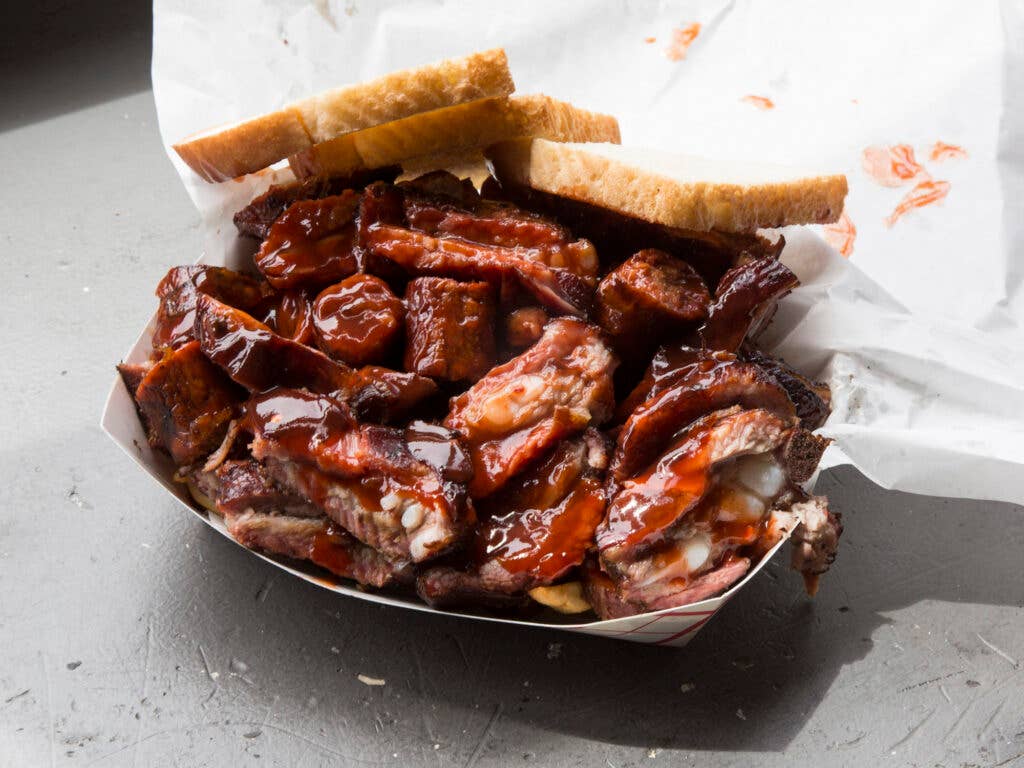 Welcome to America's Unsung Barbecue City: Chicago | Saveur