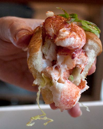 httpswww.saveur.comsitessaveur.comfilesimport2010images2010-127-LOBSTER_ROLL_19.jpg