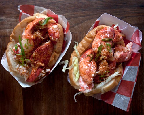 httpswww.saveur.comsitessaveur.comfilesimport2010images2010-127-LOBSTER_ROLL_16.jpg