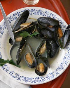 Mussels with White Wine, Parsley, and Garlic