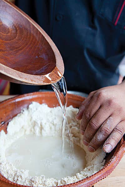 httpswww.saveur.comsitessaveur.comfilesimport2010images2010-02634-127_corn_tortillas_1_400.jpg