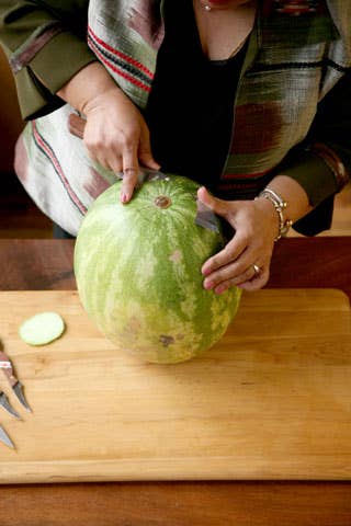 httpswww.saveur.comsitessaveur.comfilesimport2008images2008-07634-thai_watermelon_carving_1_480.jpg