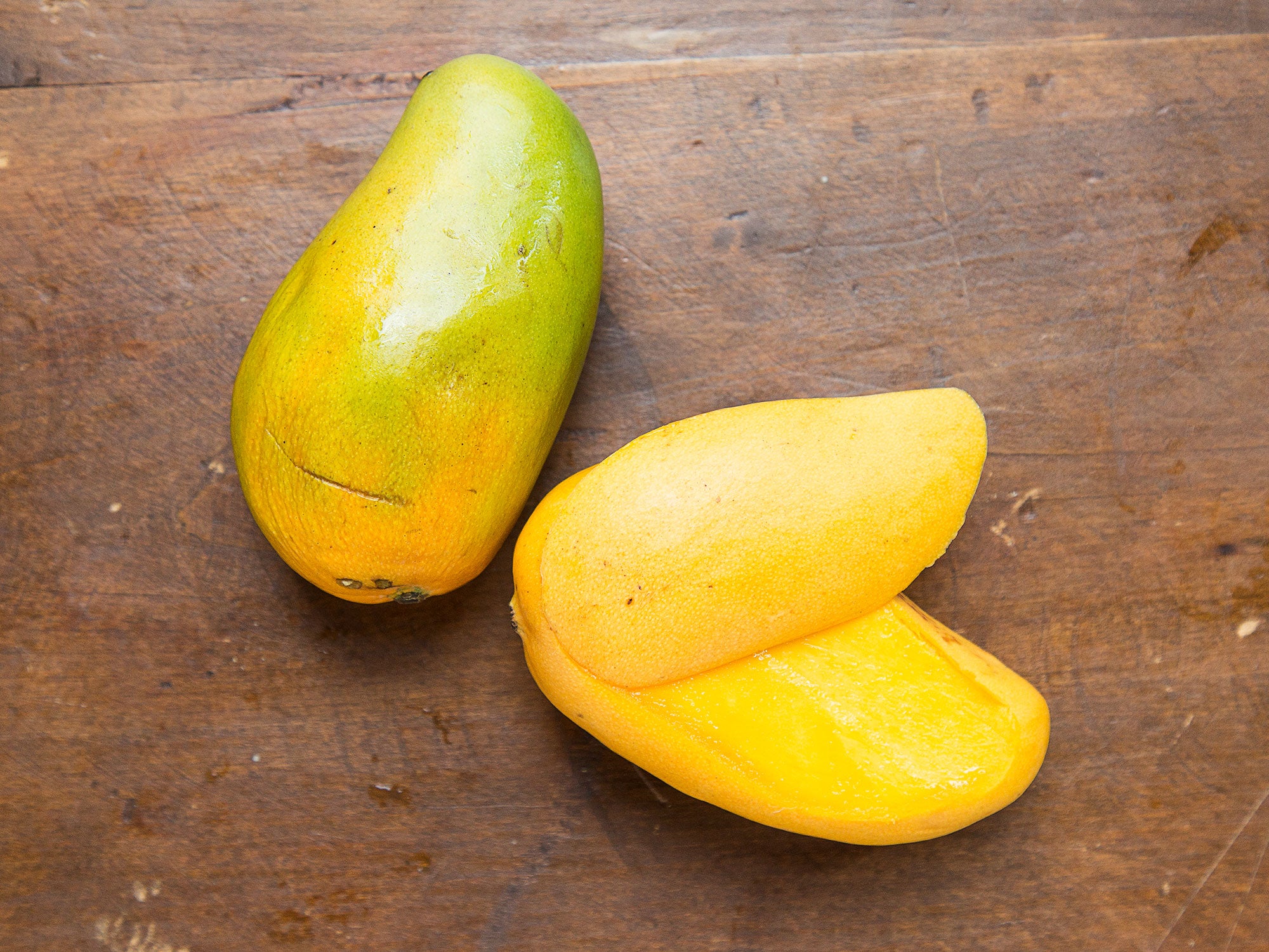 How to Pick the Perfect Ripe Mango