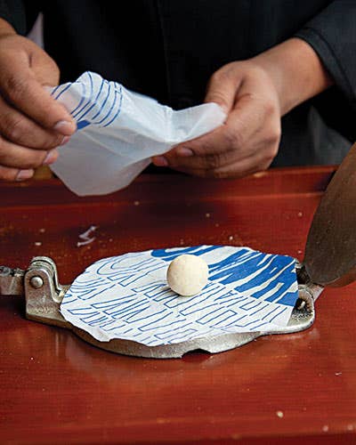 httpswww.saveur.comsitessaveur.comfilesimport2010images2010-02634-127_corn_tortillas_3_400.jpg