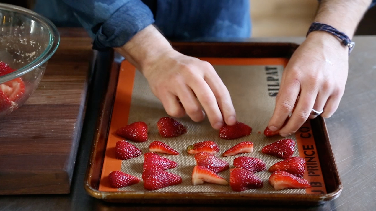 Video: How to Dehydrate Strawberries