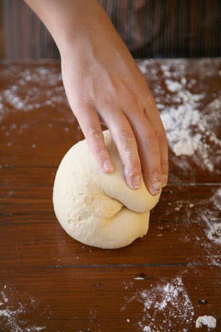 httpswww.saveur.comsitessaveur.comfilesimport2008images2008-10634-pizza_making_4_480.jpg