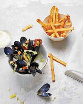 Moules Frites (Steamed Mussels And Fries)