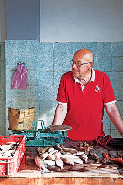 httpswww.saveur.comsitessaveur.comfilesimport20142014-03scenes-from-the-dalamatian-coast-tisno-fishmonger-500&#215;750-i164.jpg