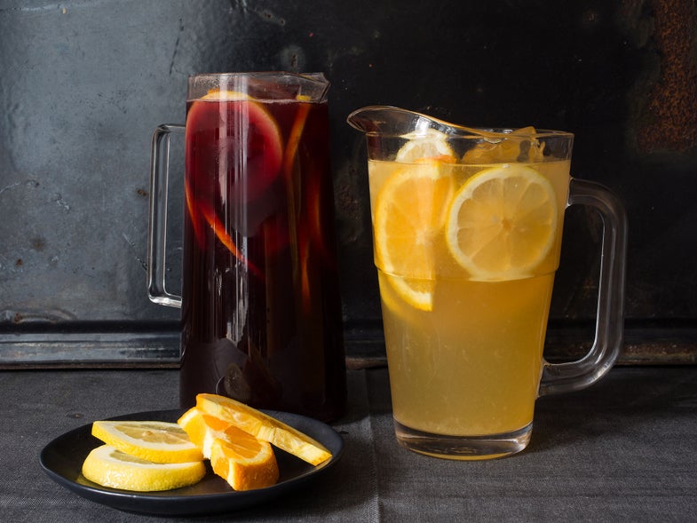 Red sangria and white sangria