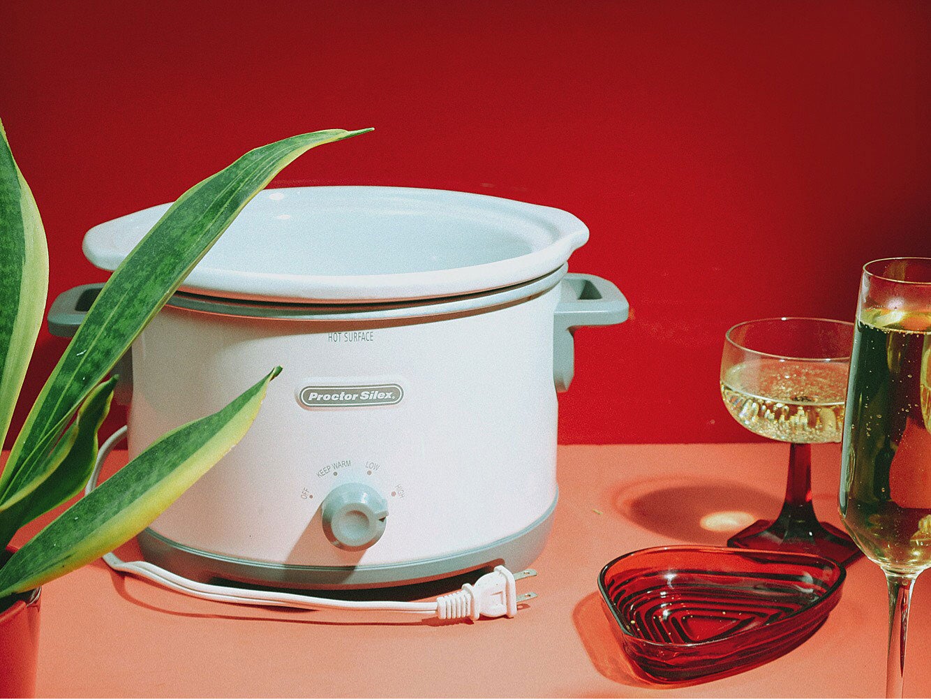 4 Quart Slow Cooker (white) - Model 33042