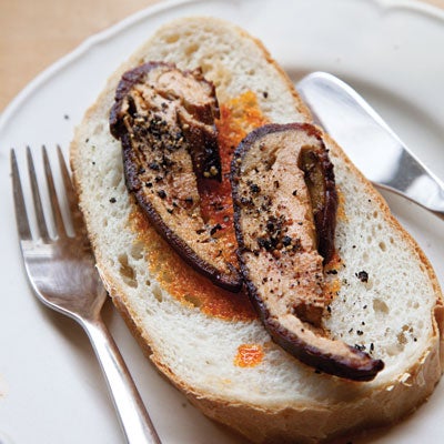 Paprikas Libamej (Paprika Foie Gras on Toast)