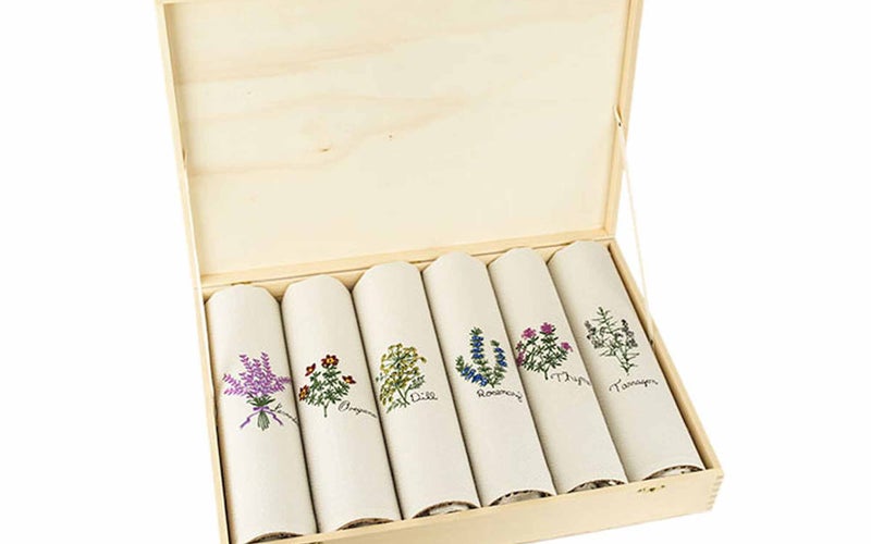 Jan de Luz embroidered linens