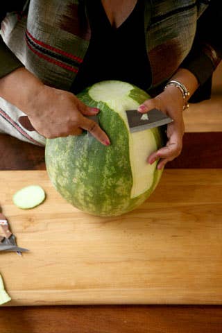 httpswww.saveur.comsitessaveur.comfilesimport2008images2008-07634-Thai_watermelon_carving_3_480.jpg