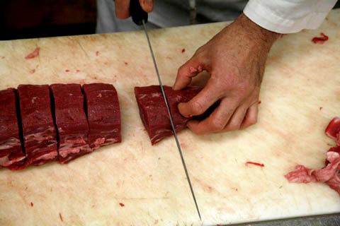 httpswww.saveur.comsitessaveur.comfilesimport2008images2008-12634-116_cutting_a_tenderloin___9_480.jpg