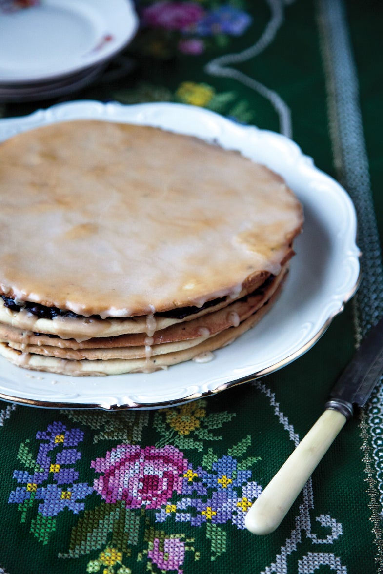 Icelandic shortbread and prune jam layer cake