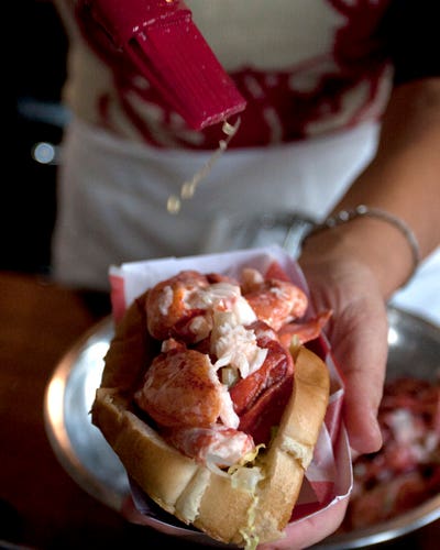 httpswww.saveur.comsitessaveur.comfilesimport2010images2010-127-LOBSTER_ROLL_10.jpg