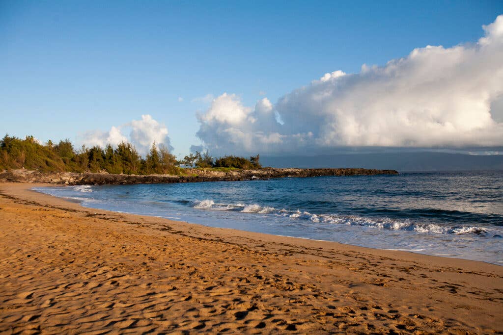 httpswww.saveur.comsitessaveur.comfilesimport2013images2013-047-Travels-Eat-in-Maui-Fleming-Beach-Park-1200&#215;800.jpg