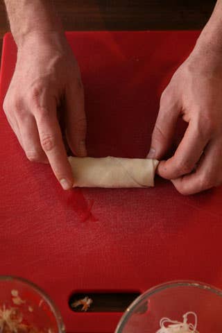 httpswww.saveur.comsitessaveur.comfilesimport2008images2008-04634-spring_roll_7_480.jpg