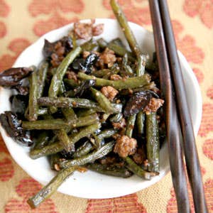 httpswww.saveur.comsitessaveur.comfilesimport2008images2008-05626-112_wok-charred_long_beans_300.jpg