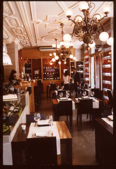 httpswww.saveur.comsitessaveur.comfilesimport2010images2010-127-SV85-Valencia-Burdeos-Interior-400.jpg