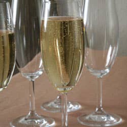 Choosing the Right Champagne Glass