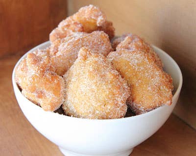 httpswww.saveur.comsitessaveur.comfilesimport2011images2011-087-apple_fritters_400.jpg