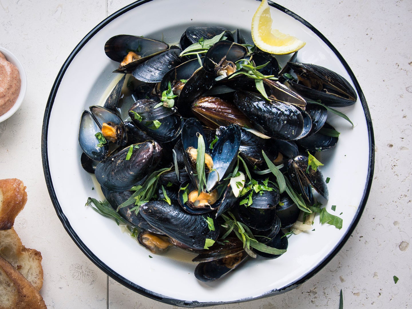 Mussels with Pale Ale and Spicy Aïoli