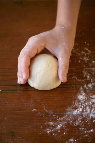 httpswww.saveur.comsitessaveur.comfilesimport2008images2008-10634-pizza_making_7_480.jpg
