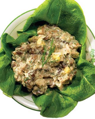 Salat iz Yaits i Gribov (Russian Egg and Mushroom Salad)