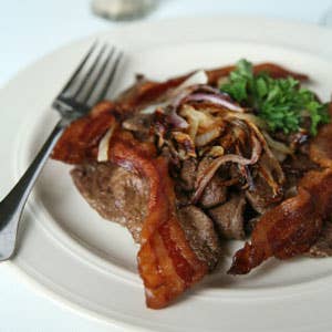 Pan-Fried Turkey Livers with Bacon and Onions