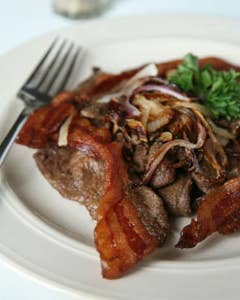 Pan-Fried Turkey Livers with Bacon and Onions
