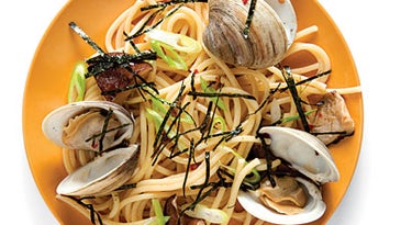 Japanese-Style Linguine with Clams