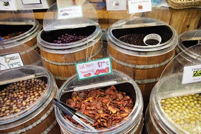 httpswww.saveur.comsitessaveur.comfilesimport2011images2011-117-SAV143-ArthurAve-9-400&#215;266.jpg
