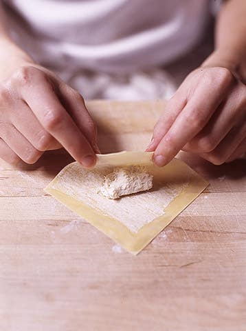 httpswww.saveur.comsitessaveur.comfilesimport2008images2008-0180_crab-rangoon-1.jpg