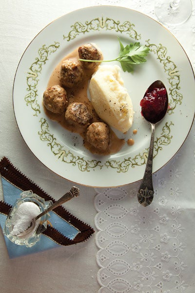 Swedish Meatballs with Mashed Potatoes (Køttbullar mit Potatismos)
